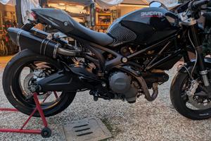 Ducati Monster in carbonio 696+ 2009
