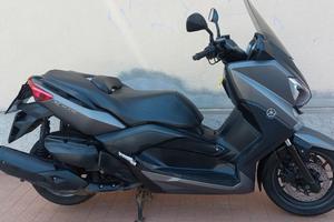 Yamaha X-Max 400