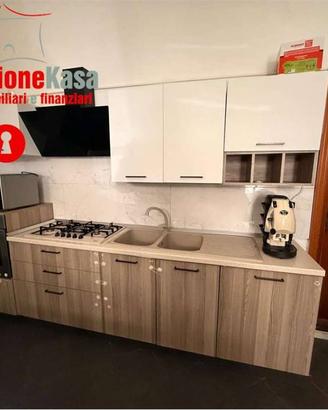 Appartamento di 100 m² con 4 locali e posto auto a