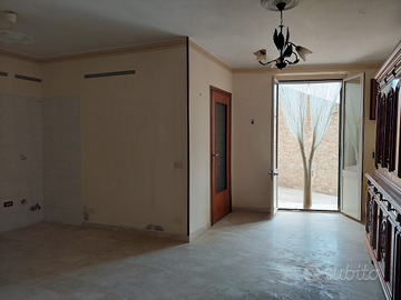 Bilocale in buone condizioni, abitabile