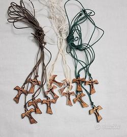 Tau con laccio  croce da collo lotto 13 pezzi 