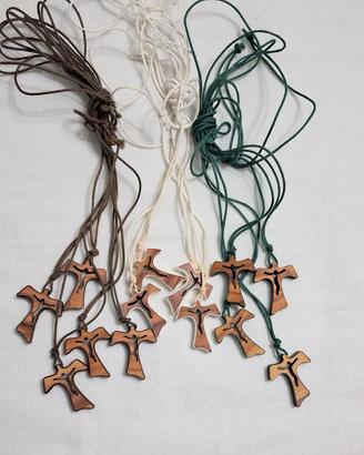 Tau con laccio  croce da collo lotto 13 pezzi 