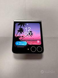 Samsung Galaxy Z Flip6 5G – 256GB Silver