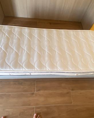 Letto singolo azzuro con rete a doghe+materasso