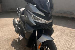 Voge sr4 max 400 ( praticamente nuovo )