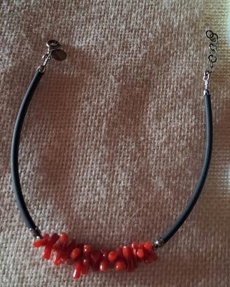 bracciale in caucciù e corallo rosso