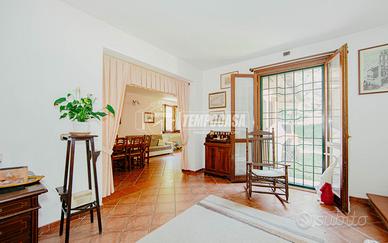 CASA INDIPENDENTE CON GIARDINO DI OLTRE 2000 MQ