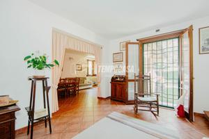 CASA INDIPENDENTE CON GIARDINO DI OLTRE 2000 MQ