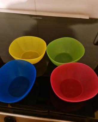 tazze in plastica colorate