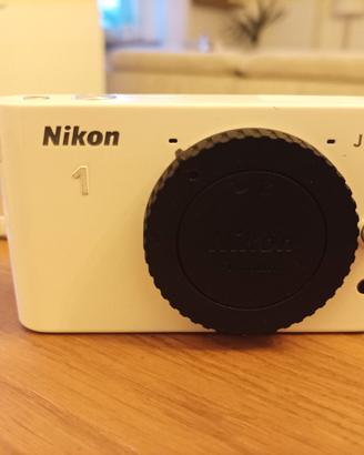 Nikon Mirrorless J1 - solo corpo macchina