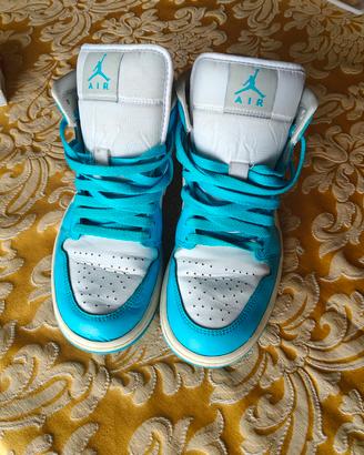 Nike air Jordan mid 1