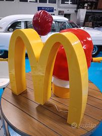 Insegna MC Donald's 