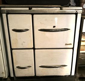 Stufa economica e cucina a legna