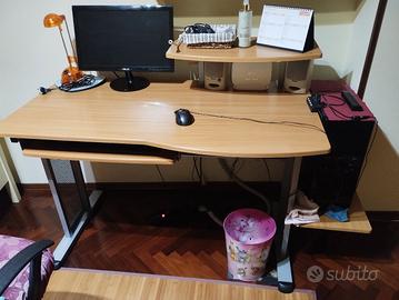 scrivania porta computer 