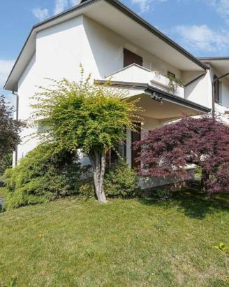 Villa di 150 m² con 5 locali e box auto doppio a C