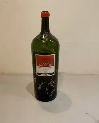 bottiglia di vino vuota