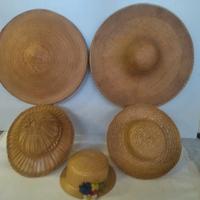 Set di cappelli di paglia