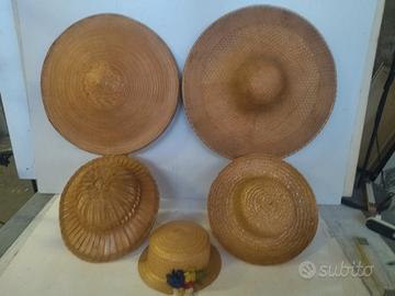 Set di cappelli di paglia