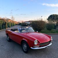Fiat 124 spyder