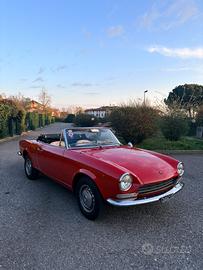 Fiat 124 spyder