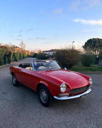 Fiat 124 spyder