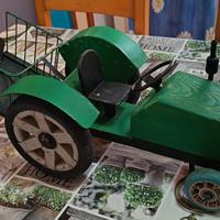 Modellino artigianale di trattore d'epoca .