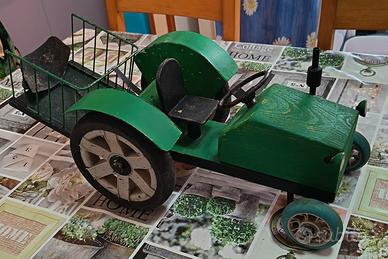 Modellino artigianale di trattore d'epoca .