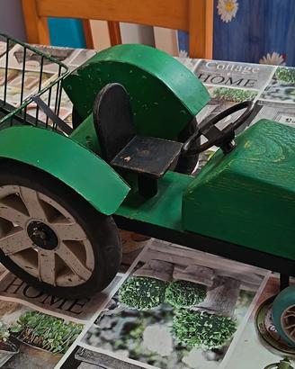 Modellino artigianale di trattore d'epoca .