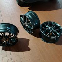 N. 03 cerchi MOMO Massimo da 17" usati