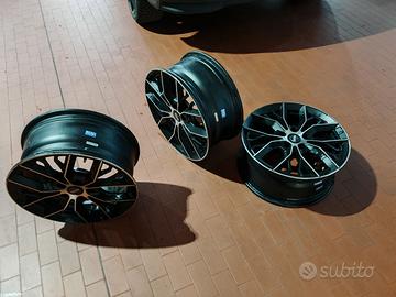 N. 03 cerchi MOMO Massimo da 17" usati