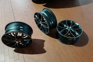 N. 03 cerchi MOMO Massimo da 17" usati