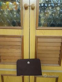 Pochette marrone con catena e strass
