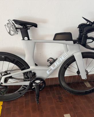Bicicletta da triathlon/crono Cube