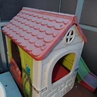Casetta e sedie per bimbi