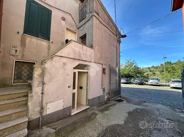 CASA SEMINDIPENDENTE A MONTESARCHIO