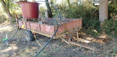 Carrello spargiletame e rullo giardini