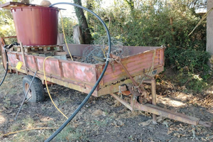 Carrello spargiletame e rullo giardini