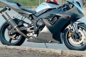 Yamaha YZF R1