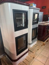 Stufe a legna con forno in maiolica