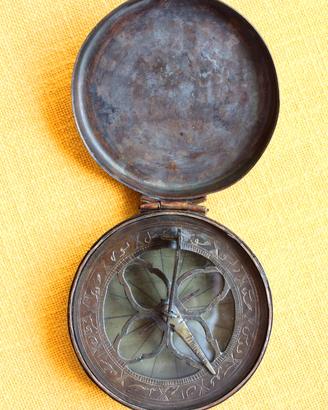 Antico astrolabio islamico “Indicatore Qibla” XIX