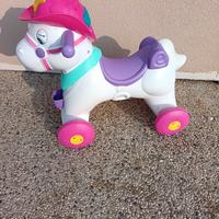 Cavallo a dondolo per bambine