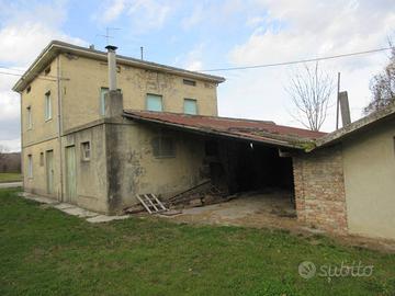 Rustico / Casale di 287 m² con più di 5 locali e b