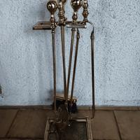 Attrezzi per caminetto in ottone lucidato