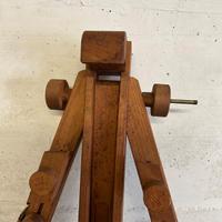 Cavalletto per opera d'arte.