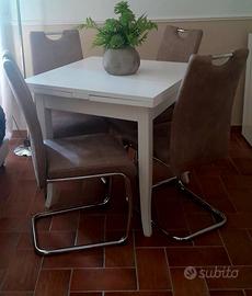 Tavolo per salone più 4 sedie