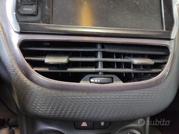 Bocchetta clima centrale PEUGEOT 2008 del 2014