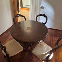 Tavolo fine ottocento con sedie