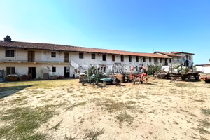 CASCINALE INDIPENDENTE CON TERRENO!