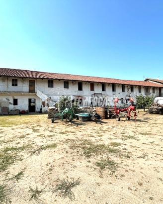 CASCINALE INDIPENDENTE CON TERRENO!