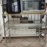 Scaffaliera in acciaio a 4 ripiani. 